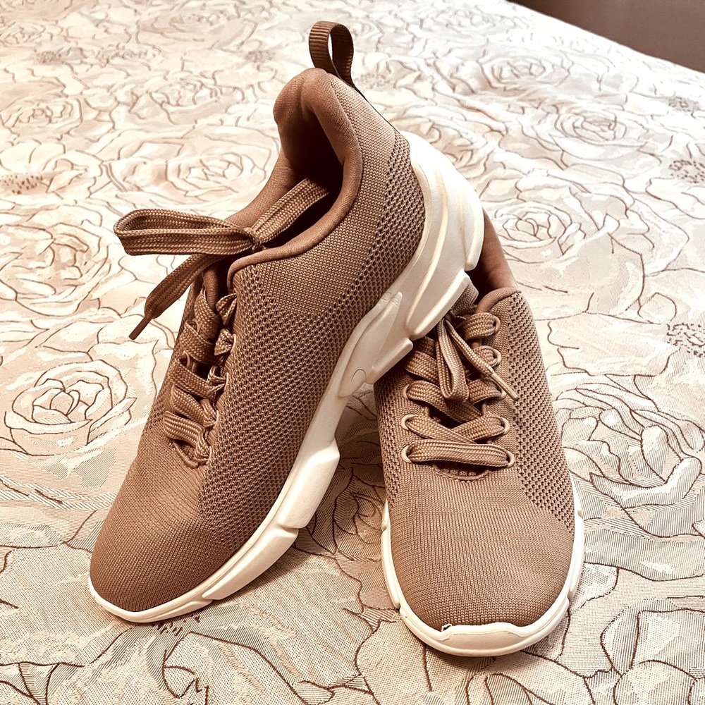 Super cute like new Dusty Rose Beige comfy sneakers
